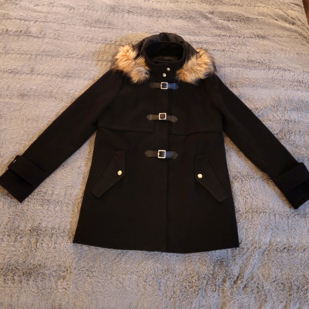 Hooded and Cuffed Winter Jacket in Black